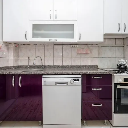 Daire Charming Flat With Balcony And Terrace Within 15 Min Walking Distance To Kaleici In Muratpasa, Antalya *