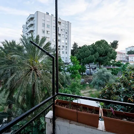 Charming Flat With Balcony And Terrace Within 15 Min Walking Distance To Kaleici In Muratpasa, Antalya